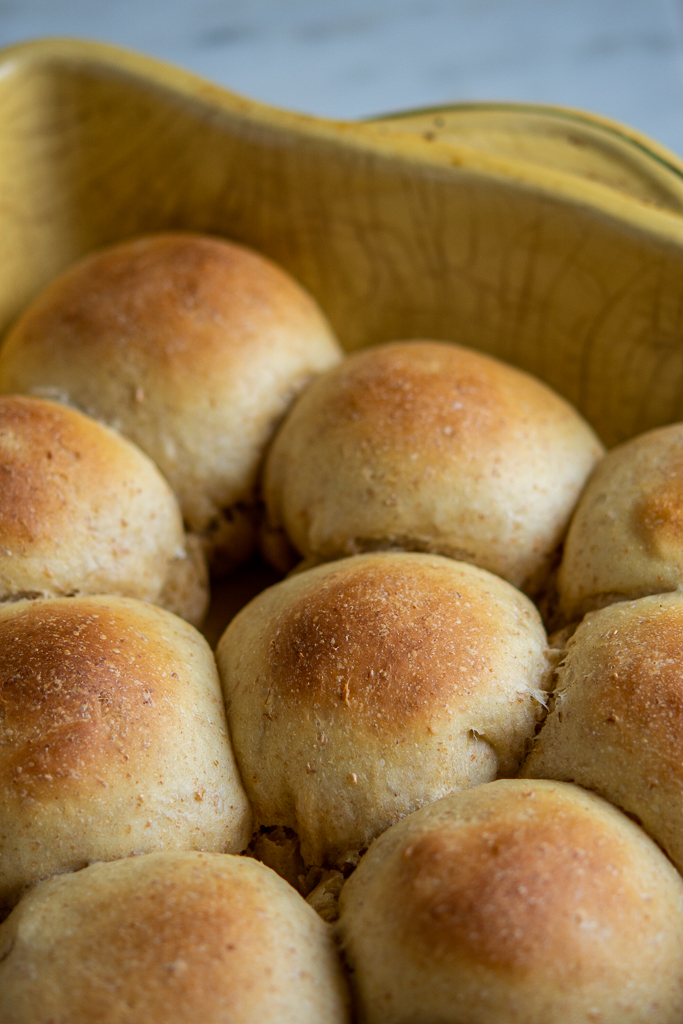 dinner rolls in ceramic pan